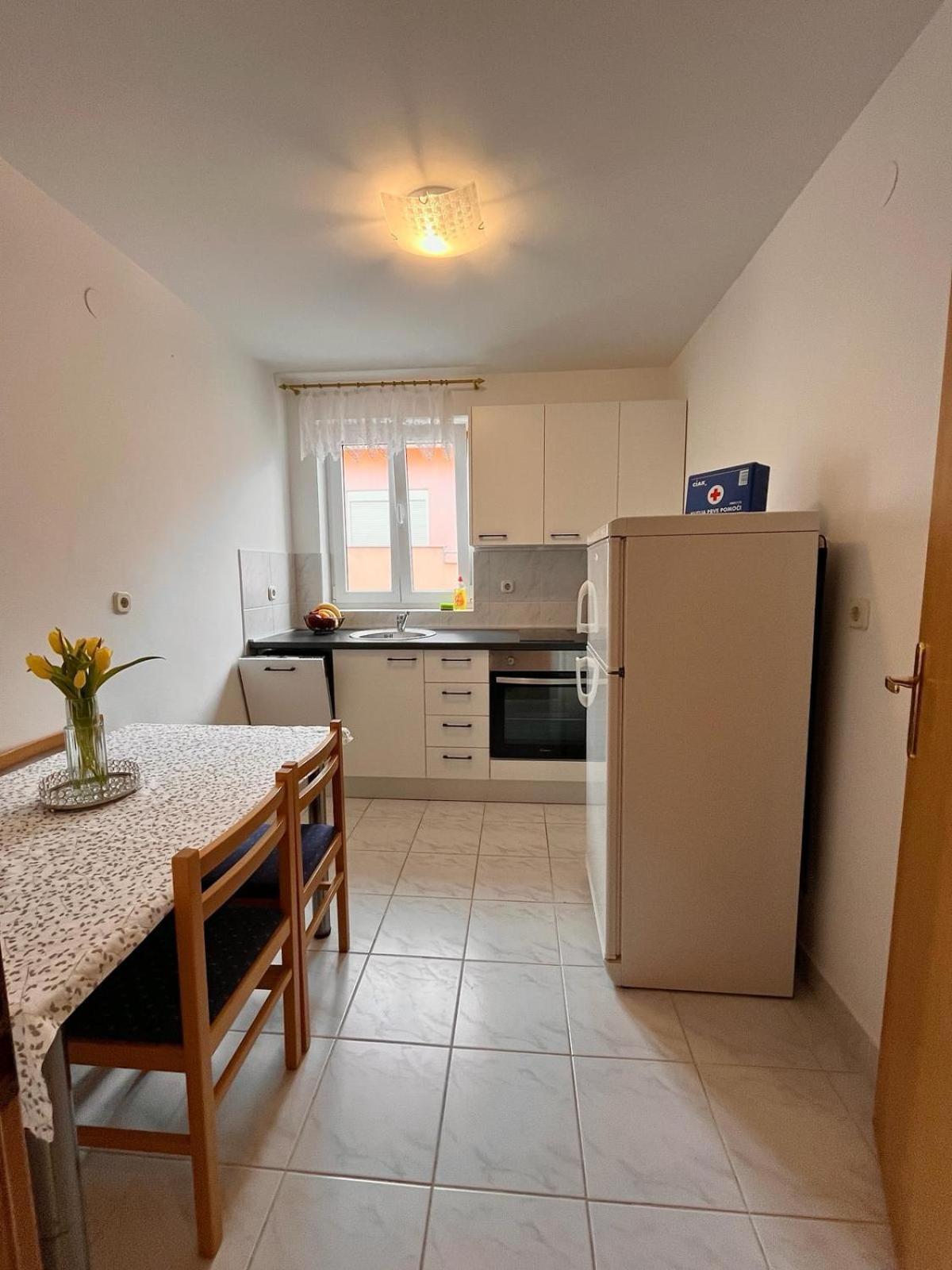 Family Holiday Apartments Lucia Vodice Exterior foto